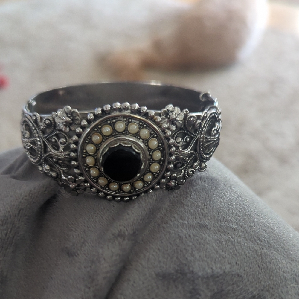 Vintage Silver Bracelet with Black Center Stone - Picture 1 of 1